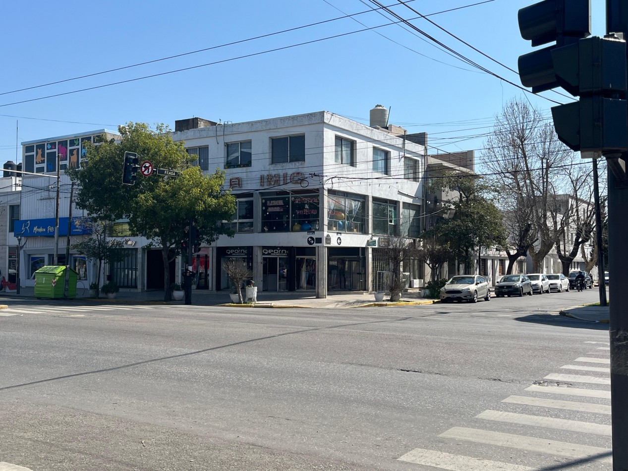 Local sobre Avenida Mendoza Belgrano Oportunidad