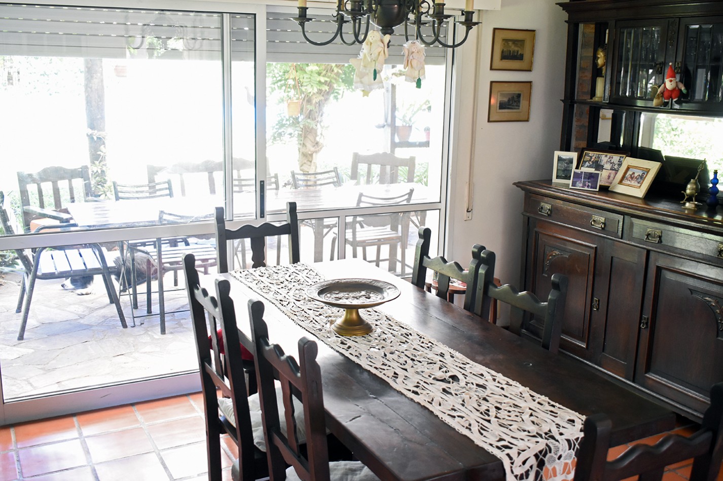 chalet pintorezco con excelente jardin zona Rio Baigorria 