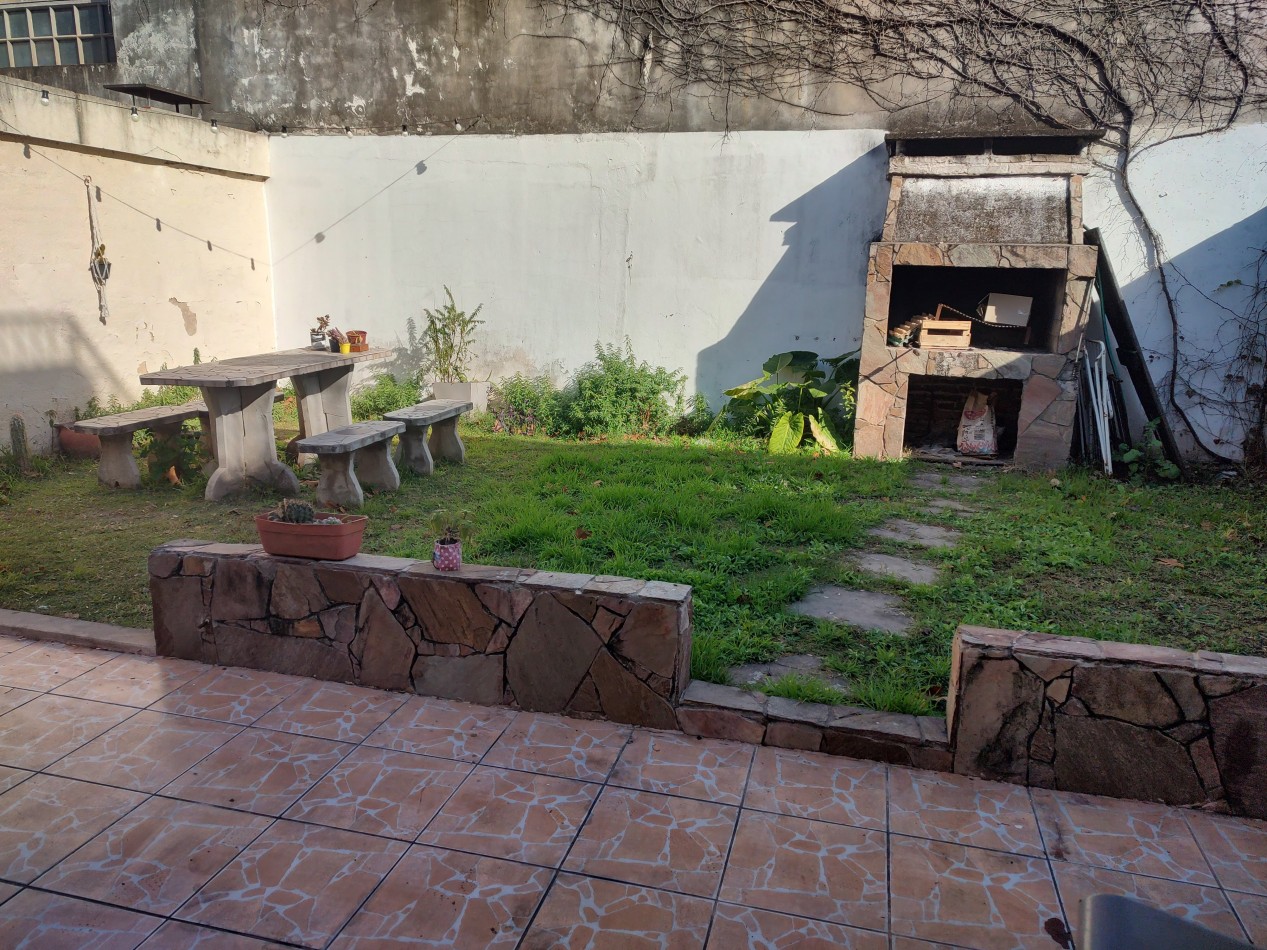 Casa 3 dormitorios garage Patio amplio Azcuenaga