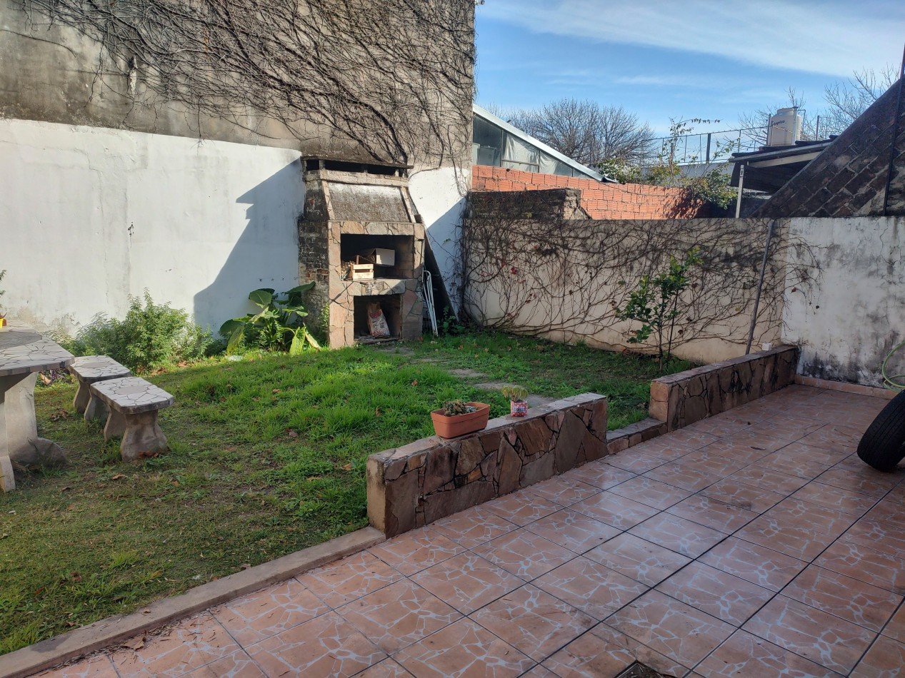 Casa 3 dormitorios garage Patio amplio Azcuenaga
