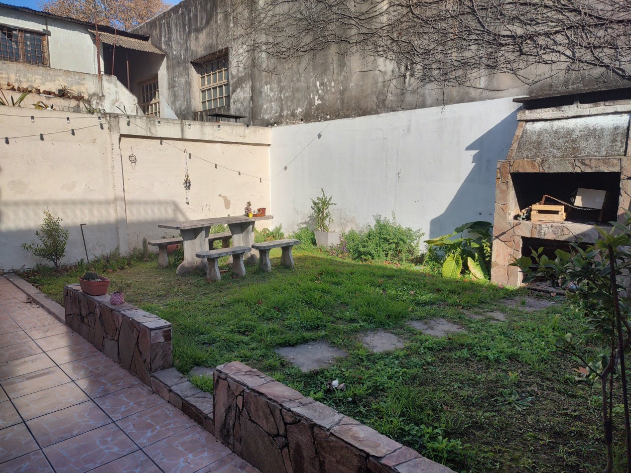 Casa 3 dormitorios garage Patio amplio Azcuenaga