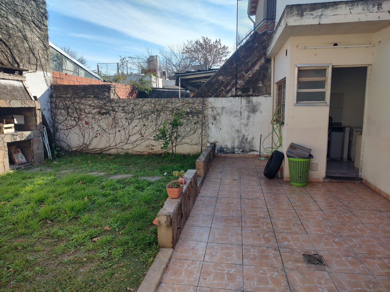 Casa 3 dormitorios garage Patio amplio Azcuenaga