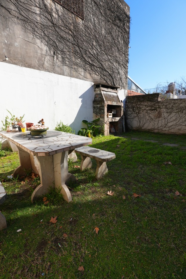 Casa 3 dormitorios garage Patio amplio Azcuenaga