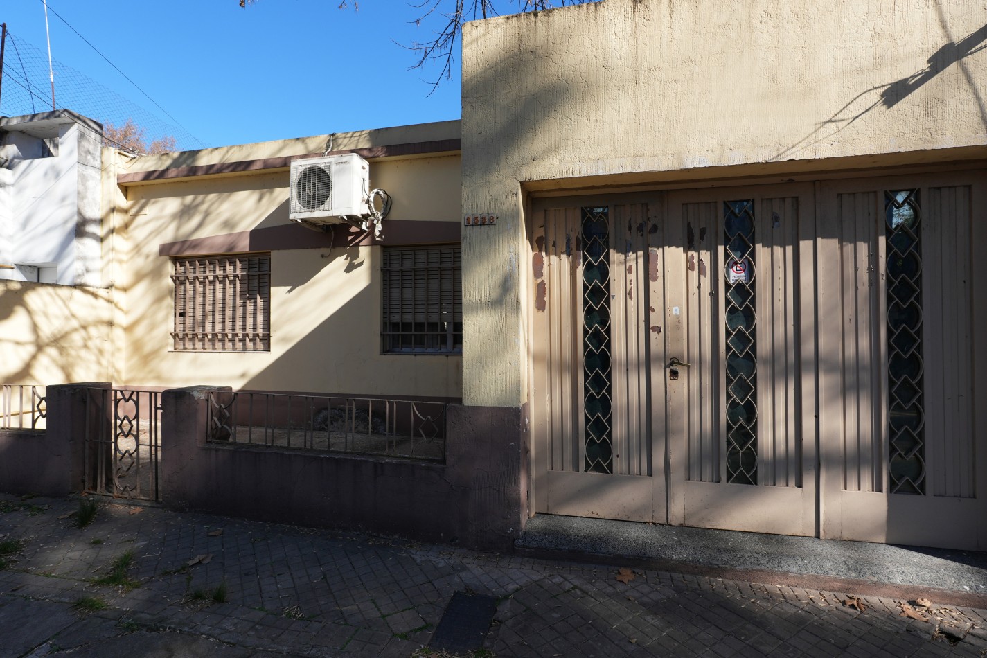 Casa 3 dormitorios garage Patio amplio Azcuenaga