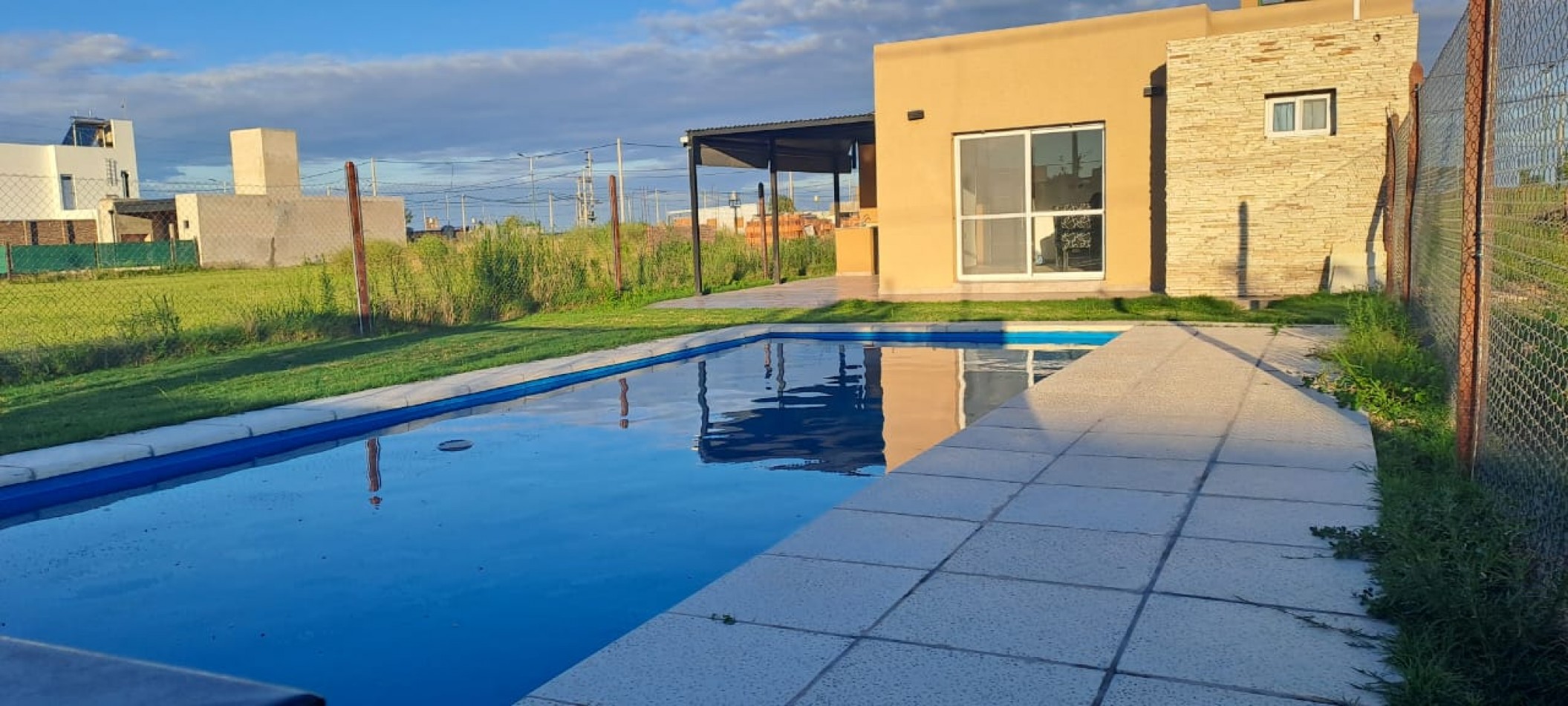 Casa a estrenar piscina Permuta Financiacion Piñero