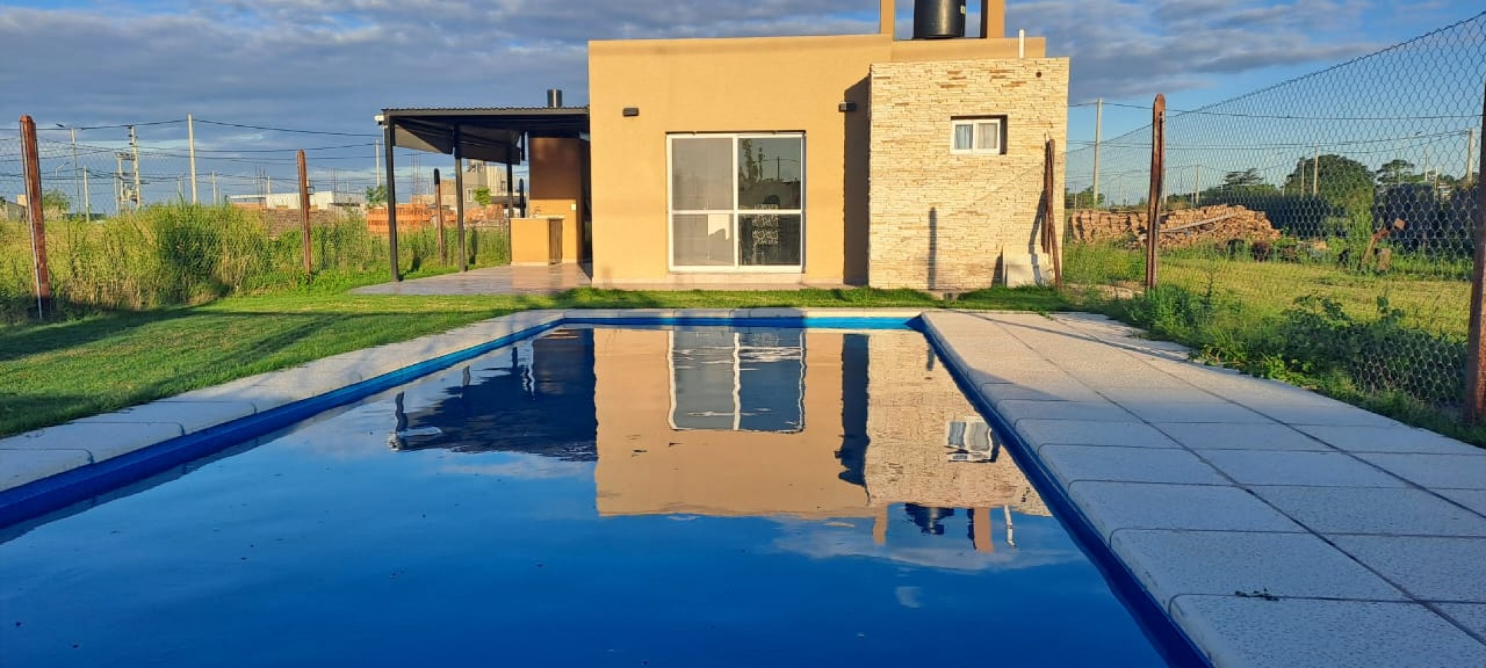 Casa a estrenar piscina Permuta Financiacion Piñero