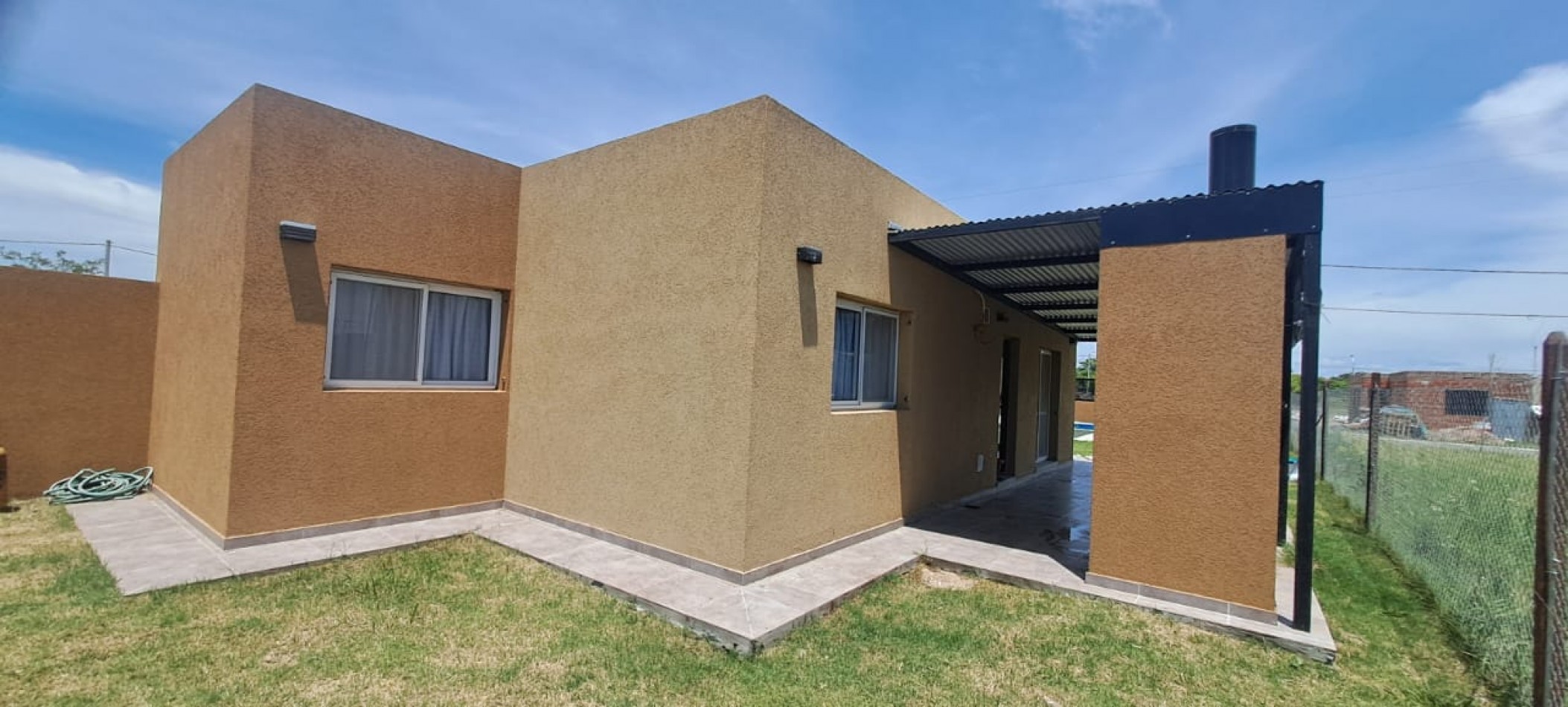 Casa a estrenar piscina Permuta Financiacion Piñero