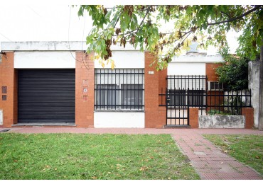 Casa 2 dormitorios garage patio Fisherton