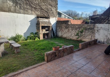 Casa 3 dormitorios garage Patio amplio Azcuenaga