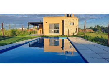 Casa a estrenar piscina Permuta Financiacion Piñero